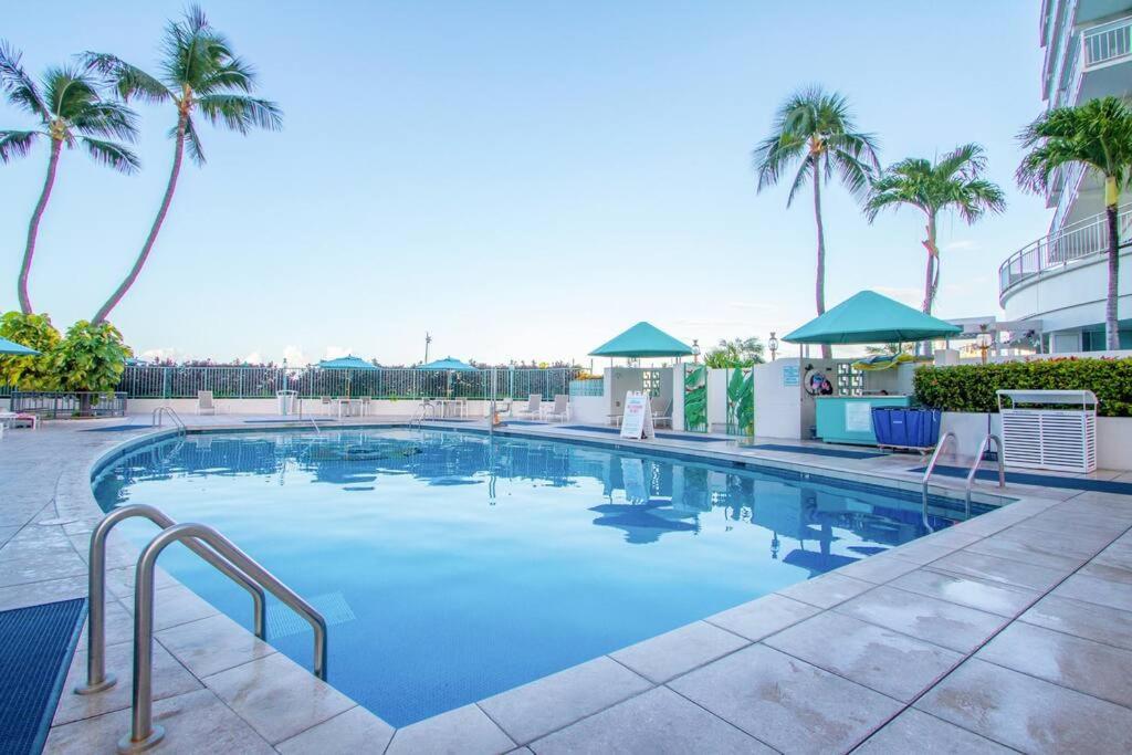 Resort Life At A Low Price- Ilikai Hotel Χονολουλού Εξωτερικό φωτογραφία