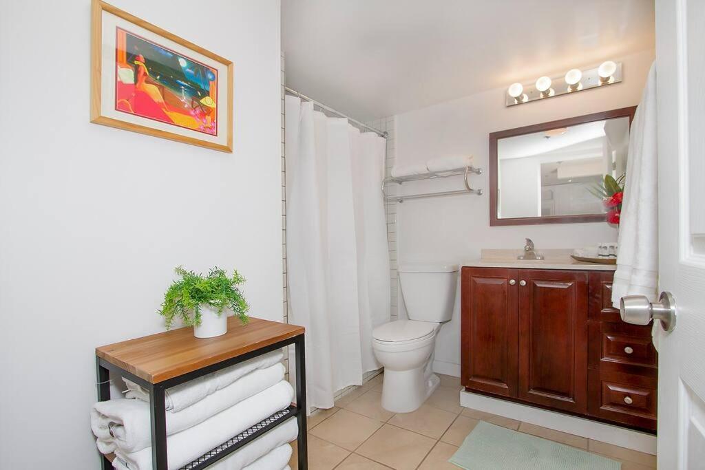 Resort Life At A Low Price- Ilikai Hotel Χονολουλού Εξωτερικό φωτογραφία