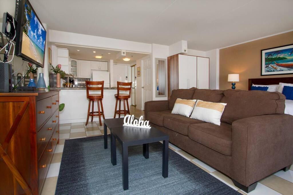Resort Life At A Low Price- Ilikai Hotel Χονολουλού Εξωτερικό φωτογραφία